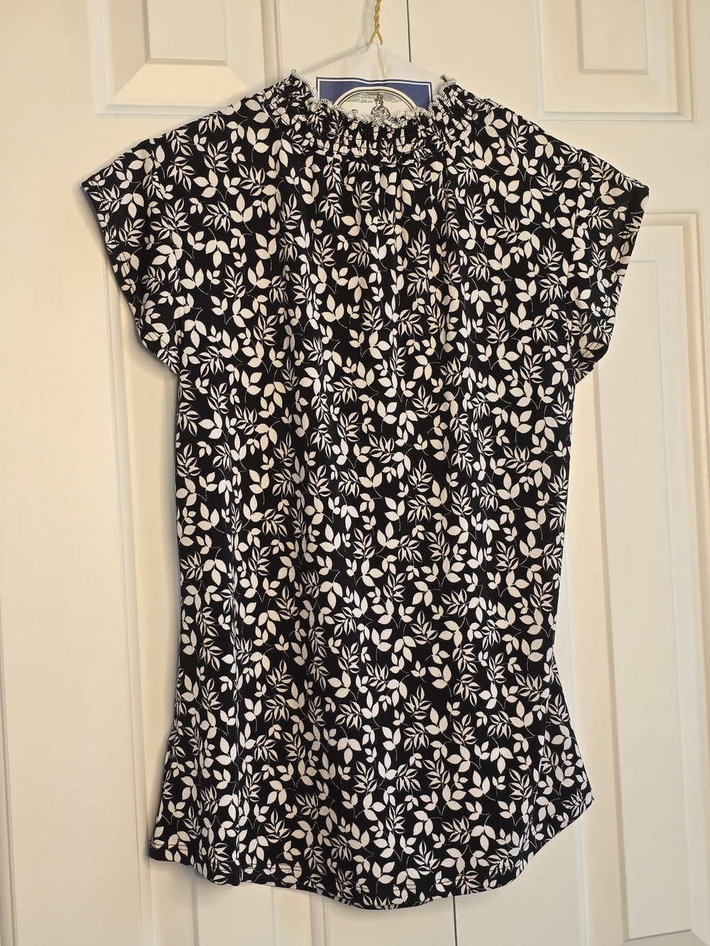 Adrienne Vittadini Black Blouse with White Leaf Print